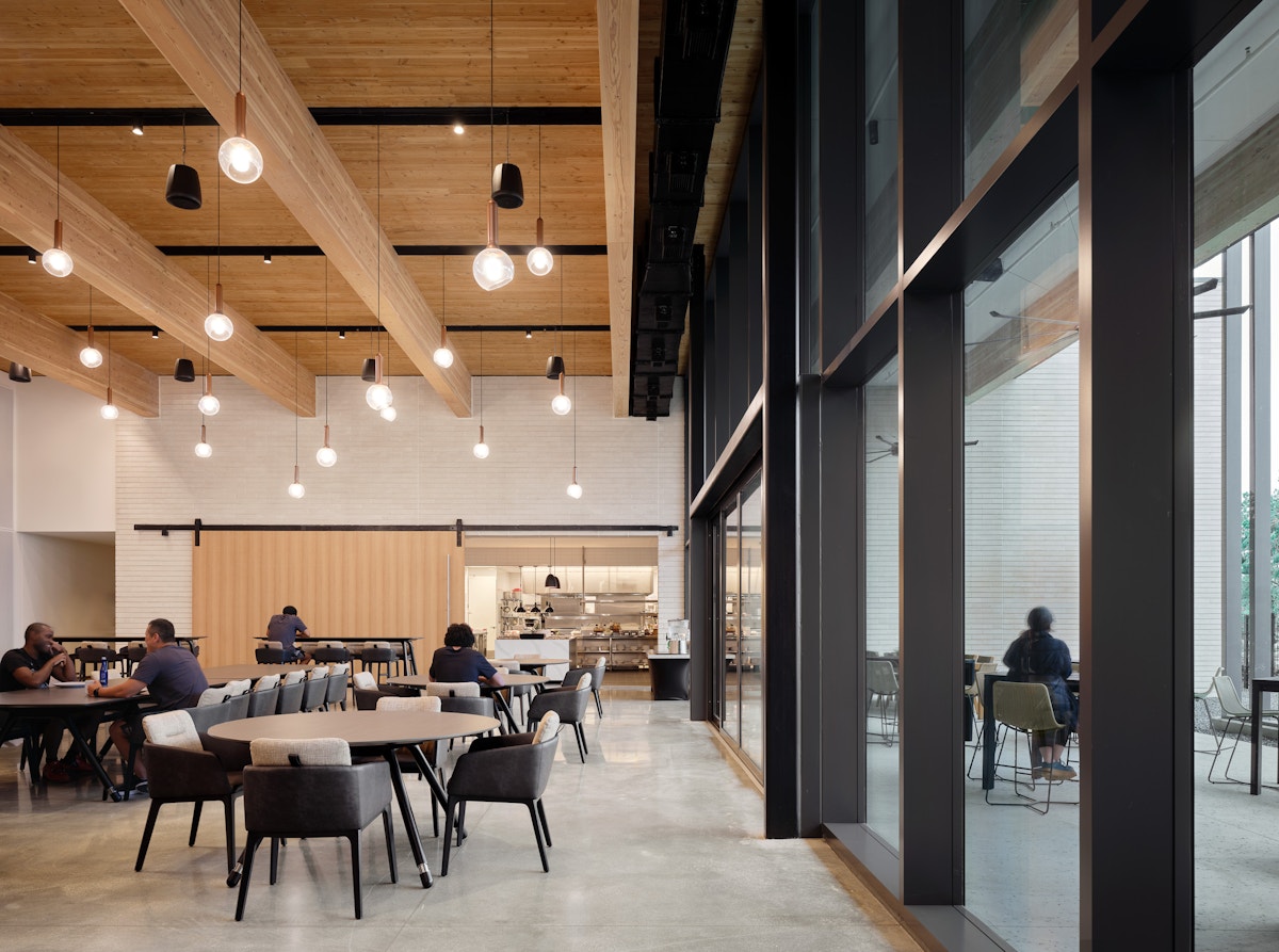 P23638 00 Spurs Perf Ctr N128 copy resized WEB