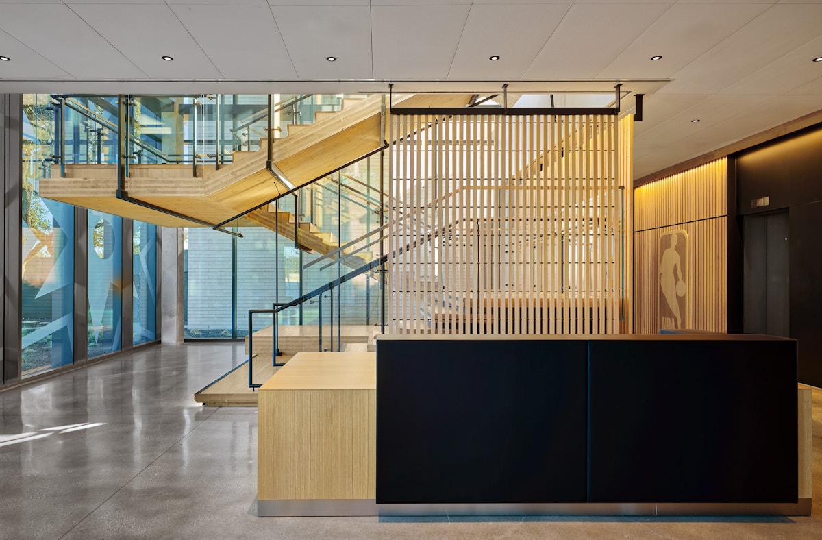 P23638 00 Spurs Perf Ctr N129 copy resized WEB