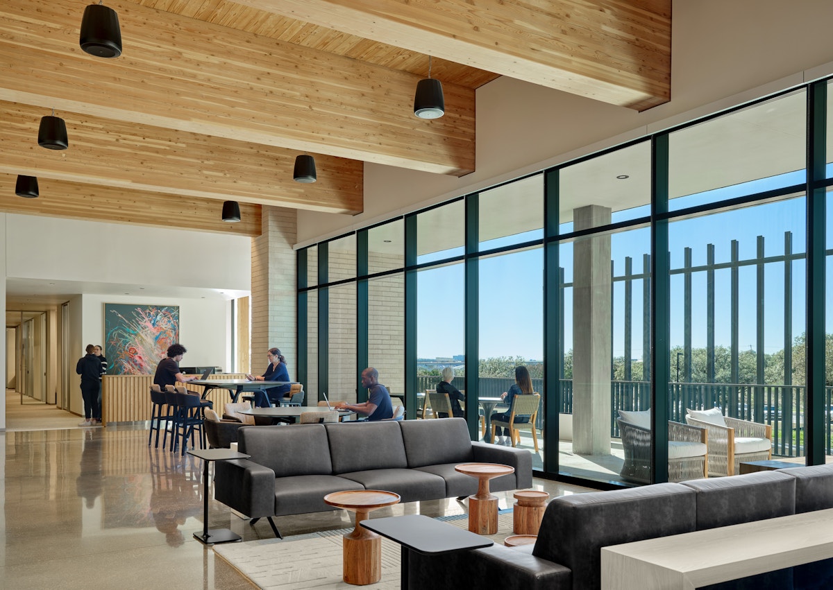 P23638 00 Spurs Perf Ctr N135 copy resized WEB