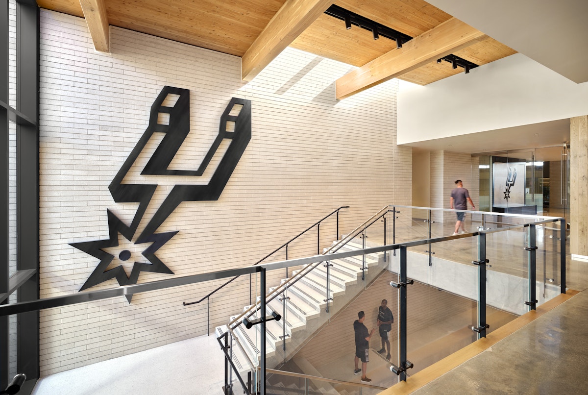 P23638 00 Spurs Perf Ctr N65 copy resized WEB