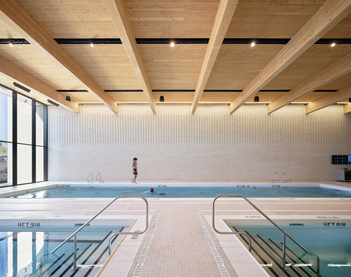 P23638 00 Spurs Perf Ctr N71 copy resized WEB