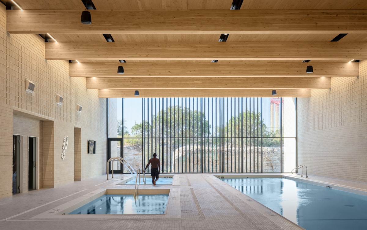 P23638 00 Spurs Perf Ctr N73 copy resized WEB